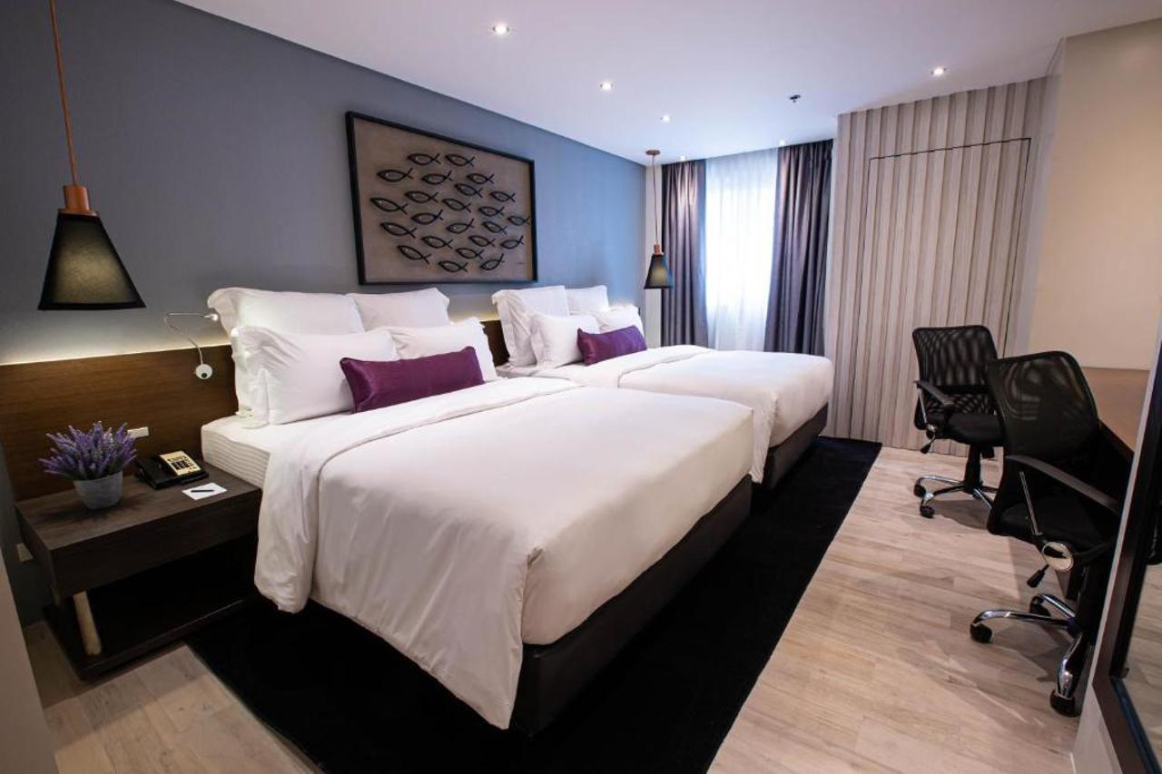 Coro Hotel Макати Экстерьер фото