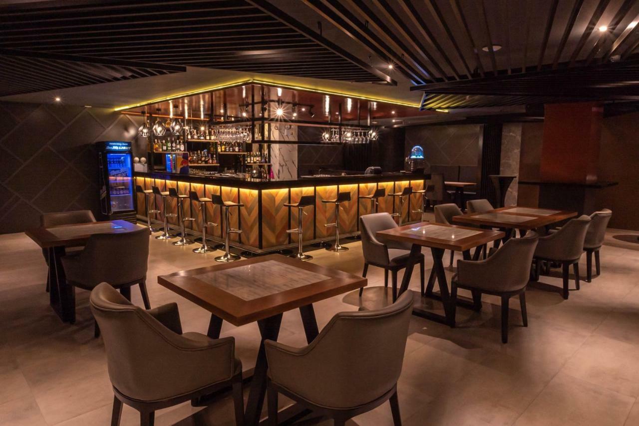 Coro Hotel Макати Экстерьер фото